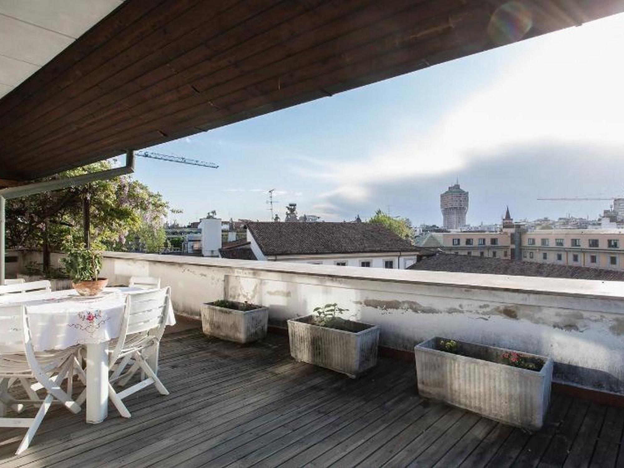 Roomy Apartment Duomo & San Babila Milano Exteriör bild