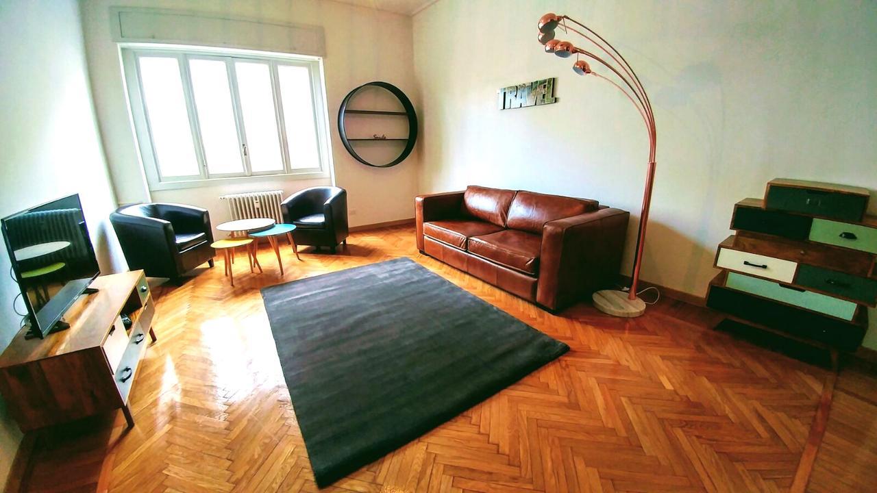 Roomy Apartment Duomo & San Babila Milano Exteriör bild