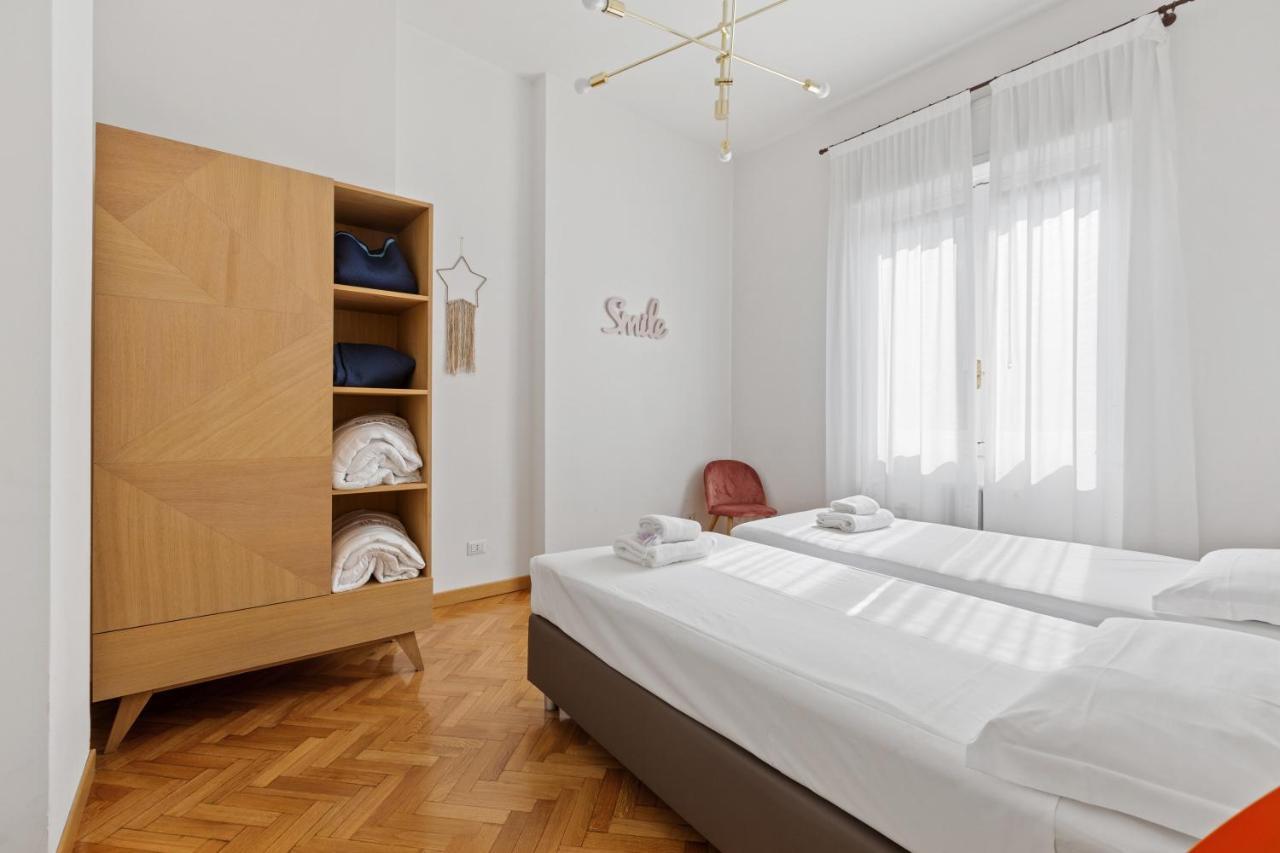 Roomy Apartment Duomo & San Babila Milano Exteriör bild