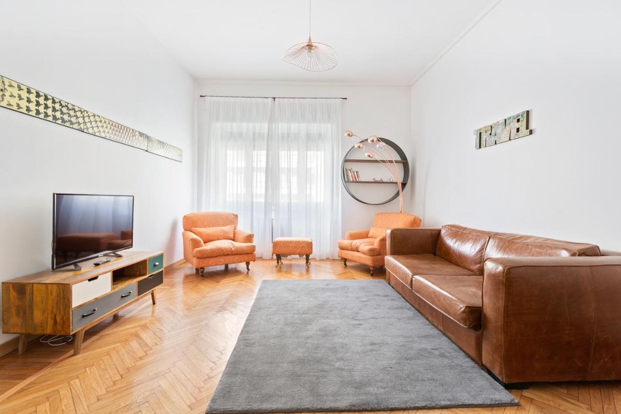 Roomy Apartment Duomo & San Babila Milano Exteriör bild